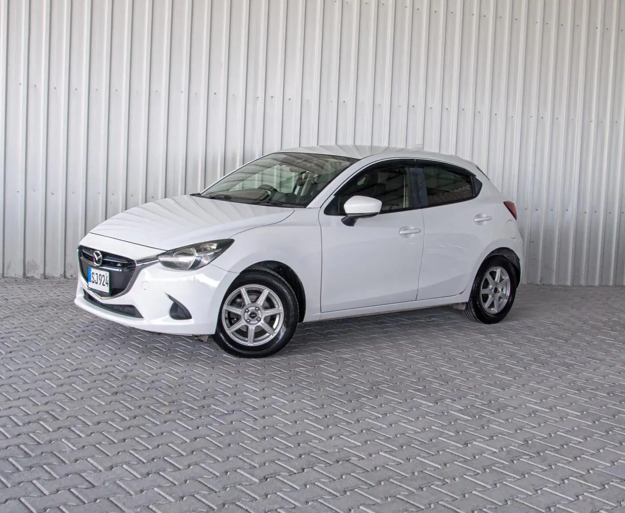 2017 Mazda Demio 1.5 16V Automatic Kıbrıs | KKTC İkinci El Satılık Araba - Fotoğraf 1