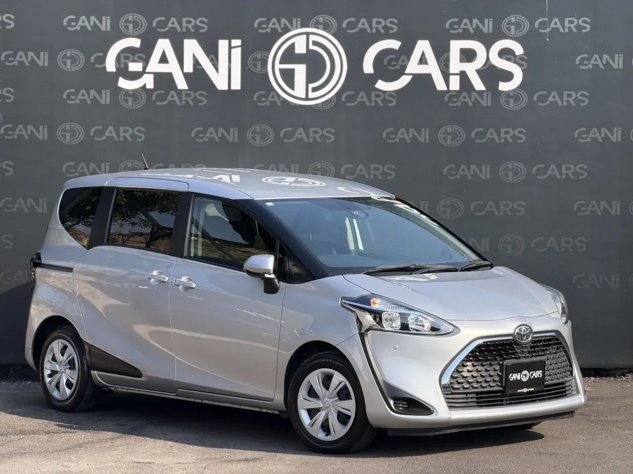 2022 Toyota Sienta Sienta 1.5 i Kıbrıs | KKTC İkinci El Satılık Araba - Fotoğraf 1