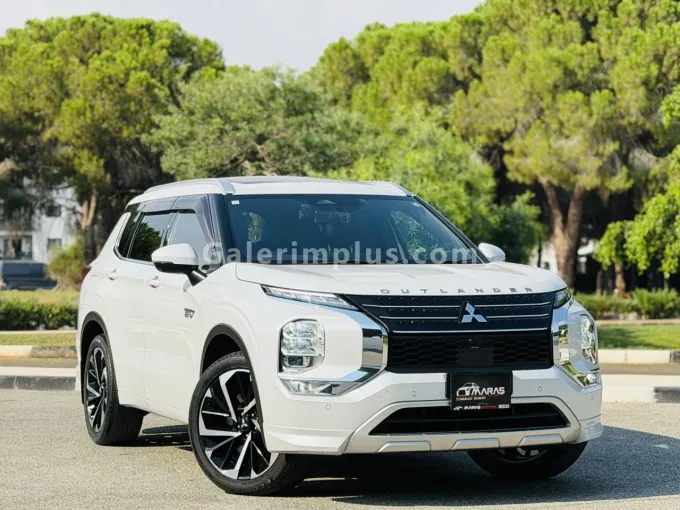 2022 Model Otomatik Mitsubishi Outlander