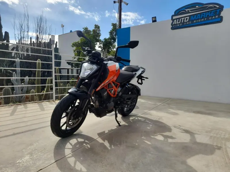 2025 KTM 125 Duke