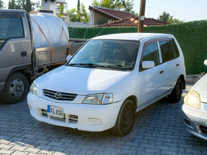 2001 Model Otomatik Mazda Demio