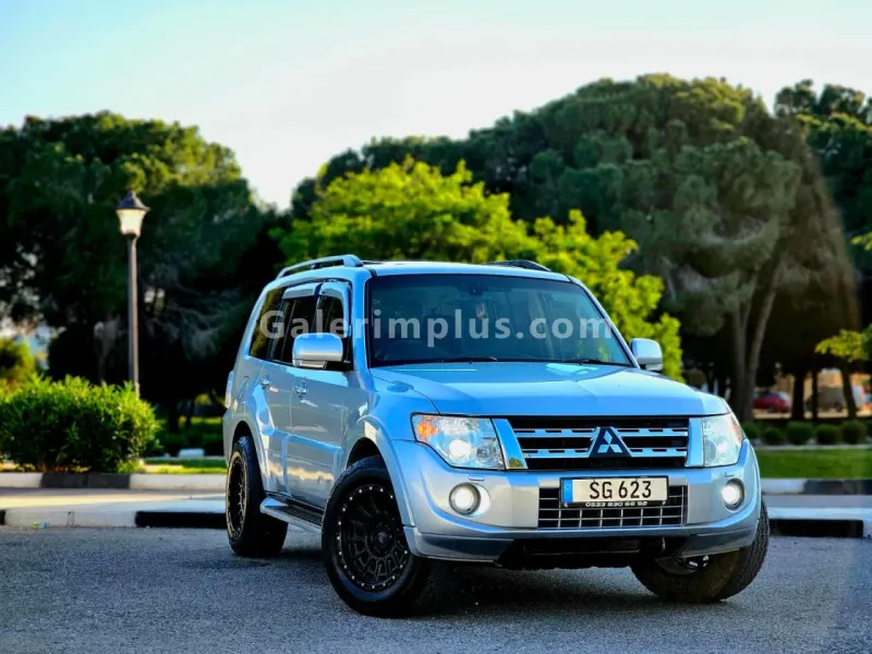 2015 Model Otomatik Mitsubishi Pajero