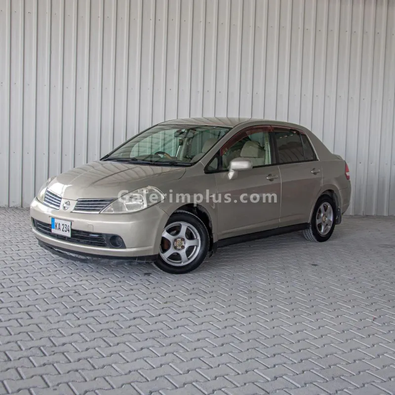 2005 Model Otomatik Nissan Tiida